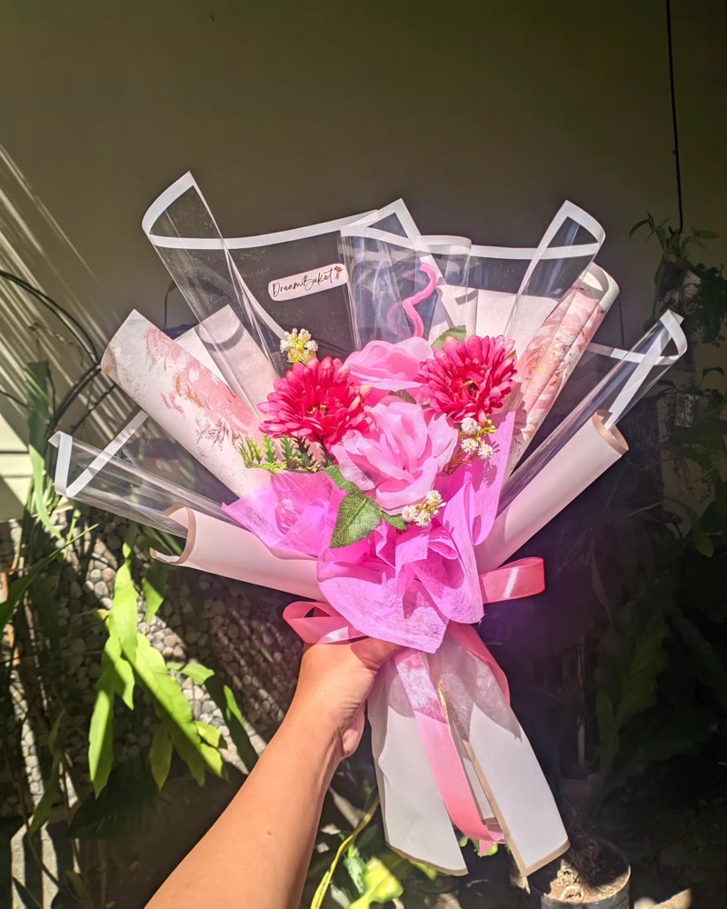 yang bosen sama bunga Rose bisa request khusus diganti bunganya di mix garbera atau full g…