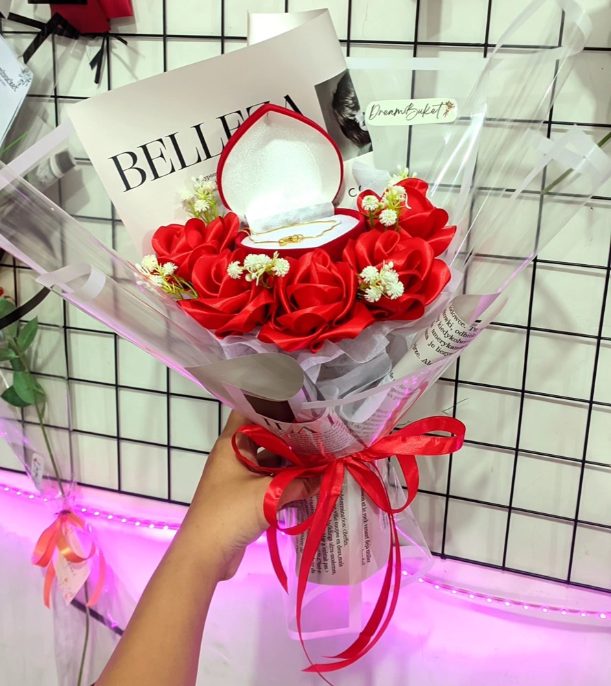 Buket satin + kotak perhiasan