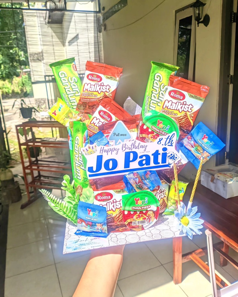 Money snack tower