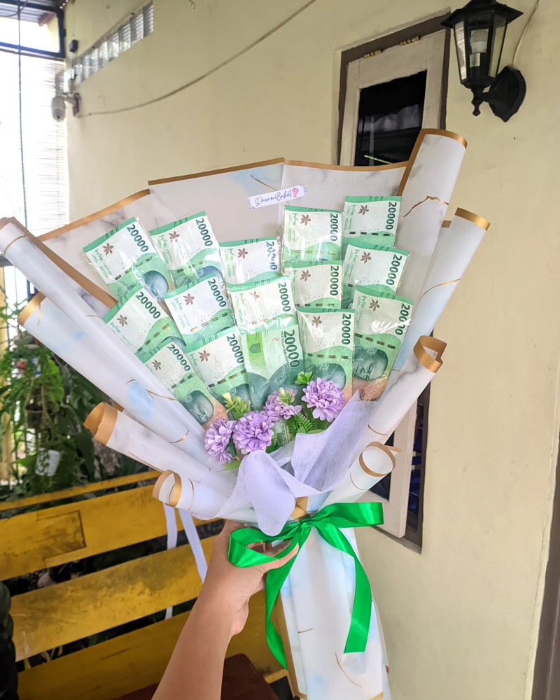 banyak yg bilang gak boleh buat money Bouquet pakai uang asli karna nnti uangnya rusak, te…