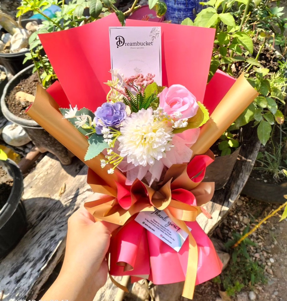 buket di tengah halaman wkakak