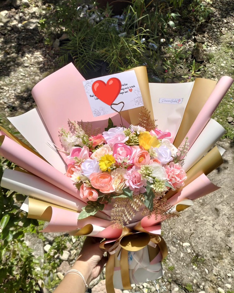 bouquet graduation buat kk @nonyleopold