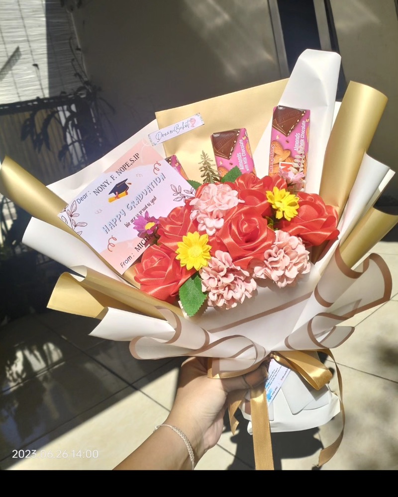 bouquet graduation buat kk @nonyleopold