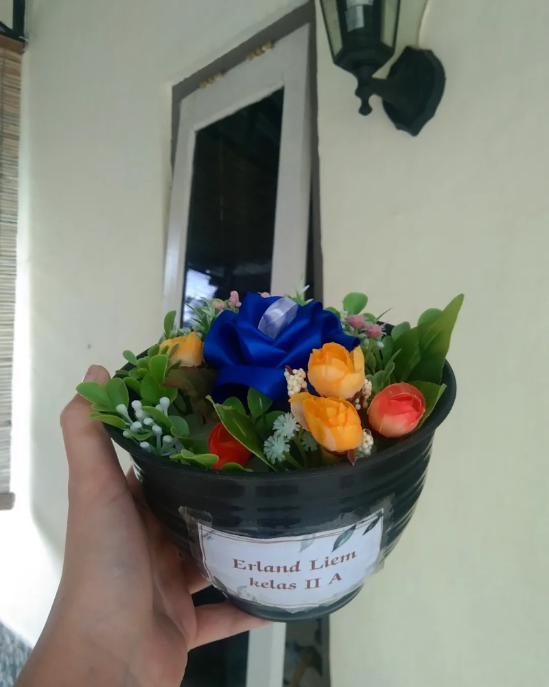 Bunga pot buat tugas gemoy yahh bestiee wkwkwk