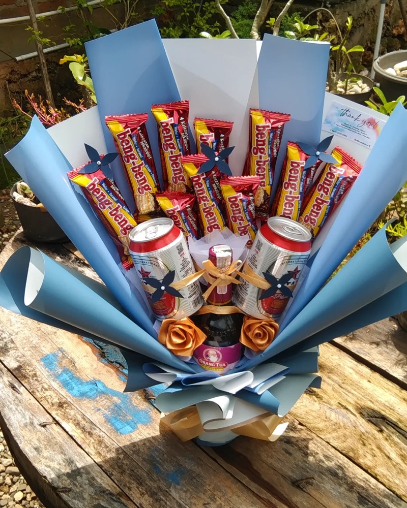 Paket lengkap wkwkw Mau botol, kaleng, snack Ada semua wkwkw Tinggal waktu dan tempat dipe…