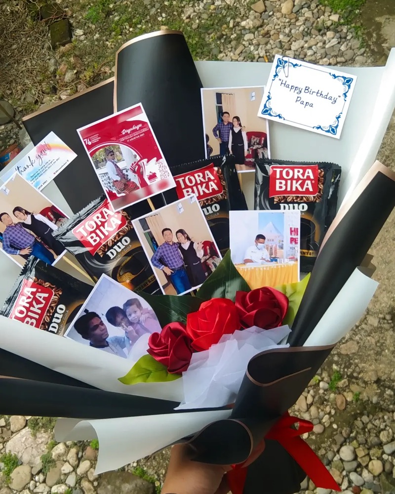 Gini dong guys sesekali ngasih Orangtua kado wkwk Kado gak harus yg mahal2 kok buket Foto …