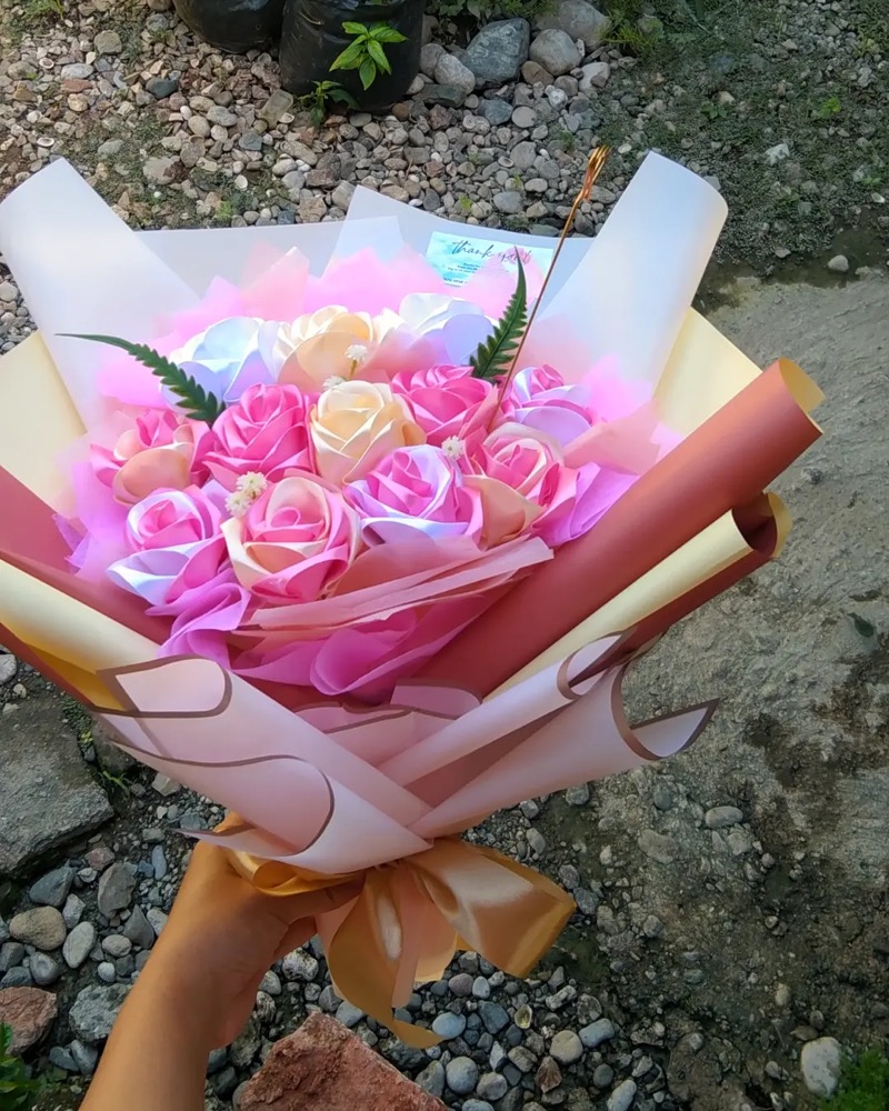 Warna favorit di buket bunga kefamenanu ni guyss Cantikk bangett Admin juga sukak bunganya…