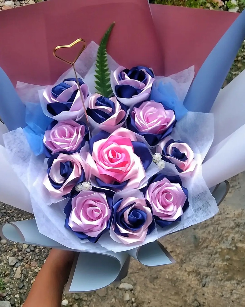 Happy anniversary buatt kaka yg pesen buket yahh wkwk. Kalian kapan nih anniversary an dpt…