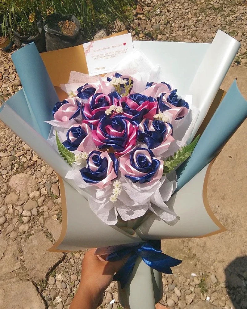 Buket Full Flower (Medium size ) Cantikk banget gak sih guys cocok buat di kasih ke org sp…