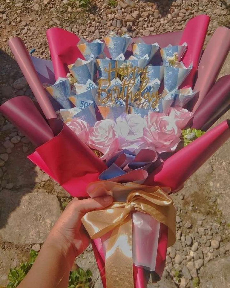 Buket sultan gini nih yang admin sukak wkwkw Walaupun cuma titipan yah lumayan buat cuci m…